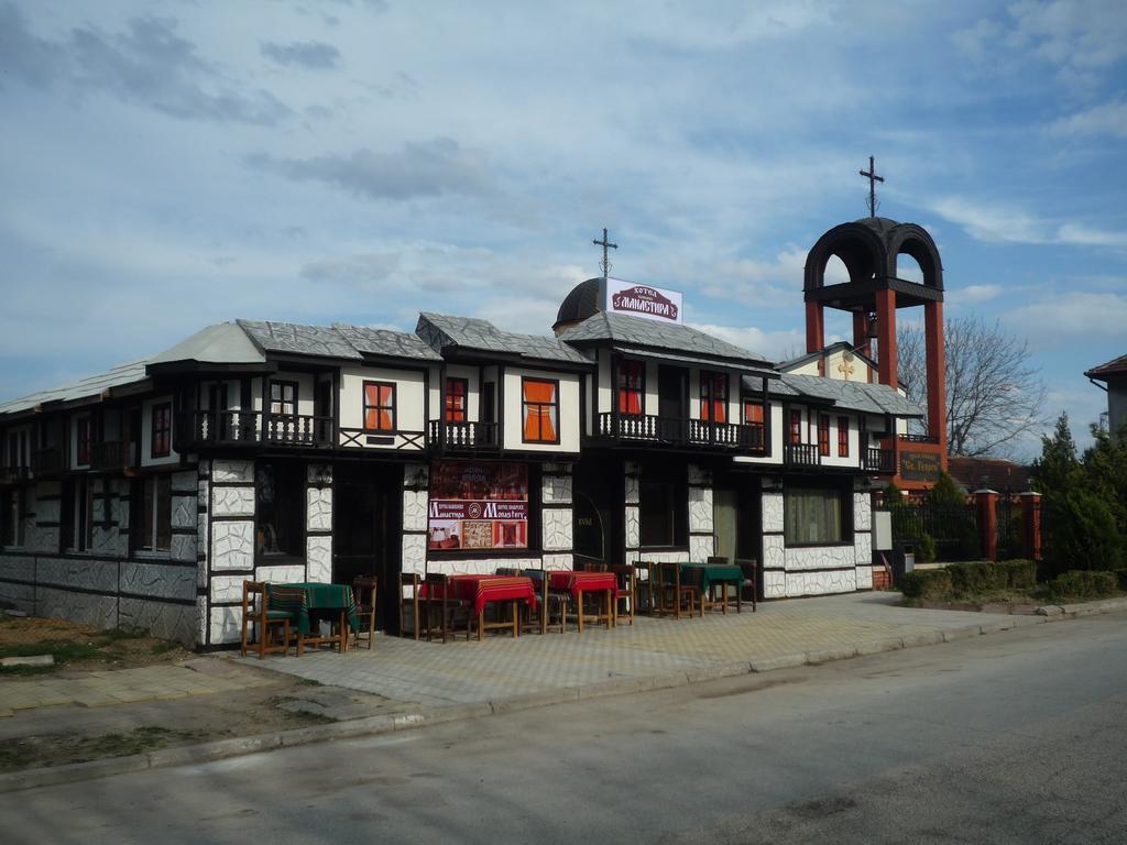 The Monastery Guest House Koshov Buitenkant foto