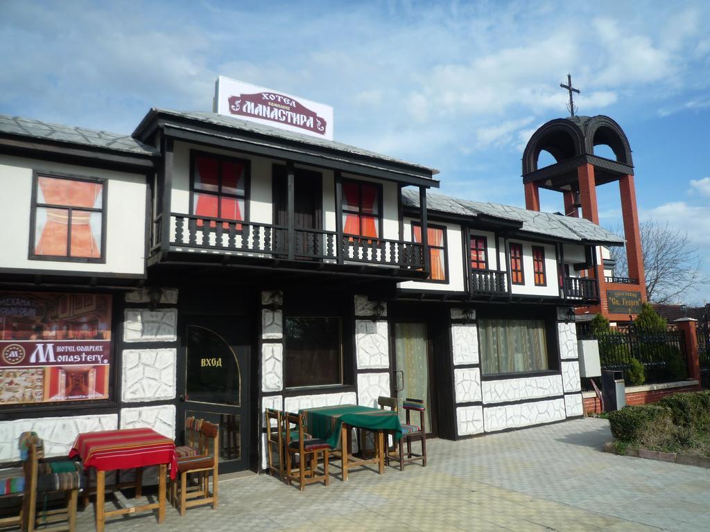 The Monastery Guest House Koshov Buitenkant foto