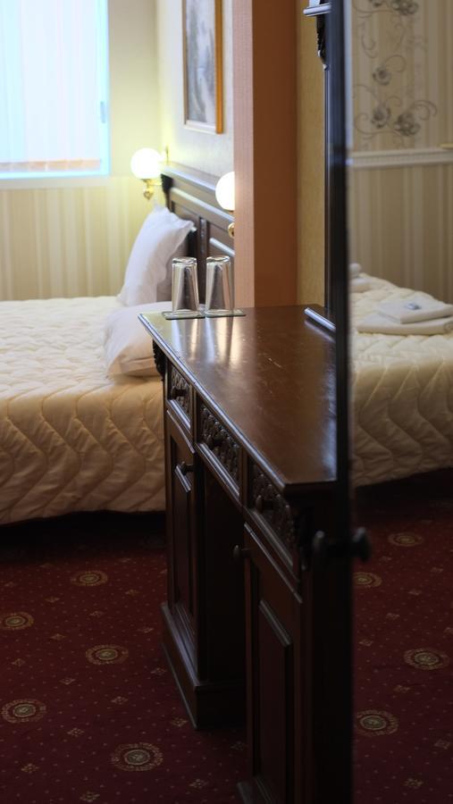 The Monastery Guest House Koshov Buitenkant foto
